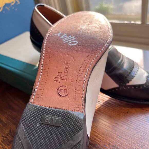 Allen Edmonds Women's Classic Black and White Flats - Picture 6 of 10